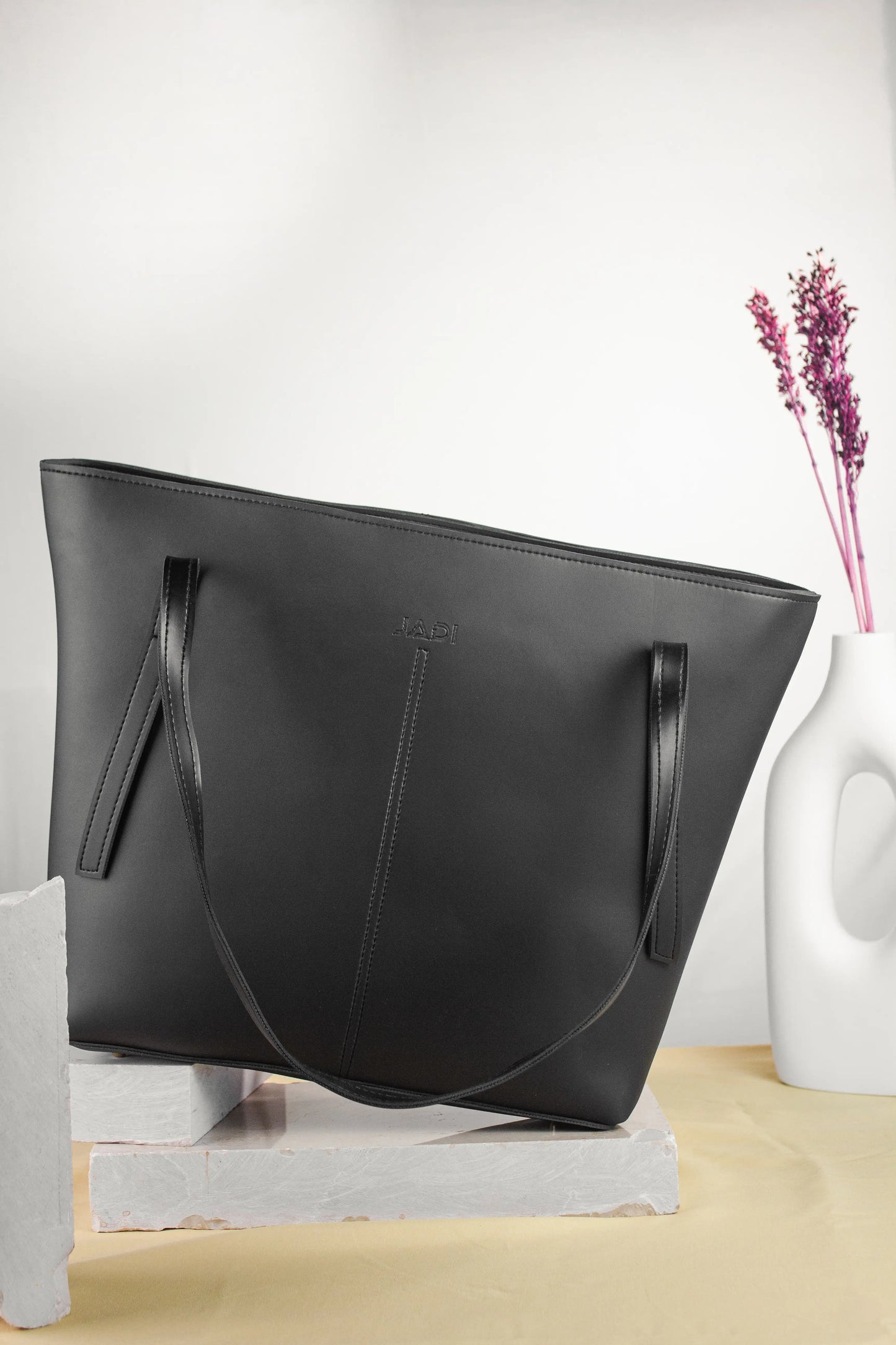 Lunéa Tote in Black — minimal tote bag JADI Pakistan