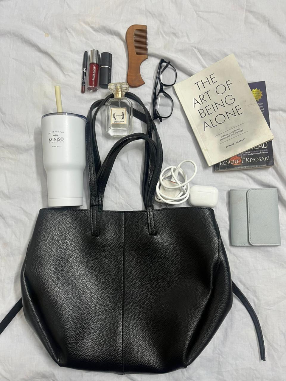 Savia Tote Black side view — quiet luxury tote bag Pakistan