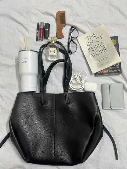 Savia Tote Black side view — quiet luxury tote bag Pakistan